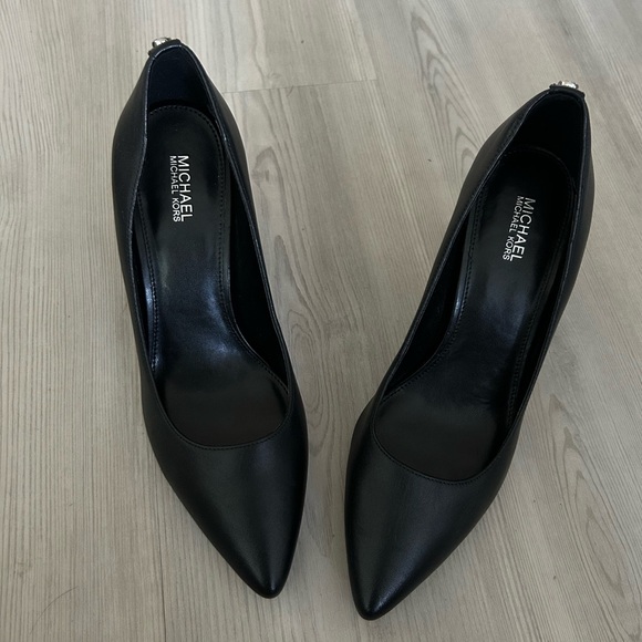 Michael Kors Classic Black Heels - Picture 1 of 5